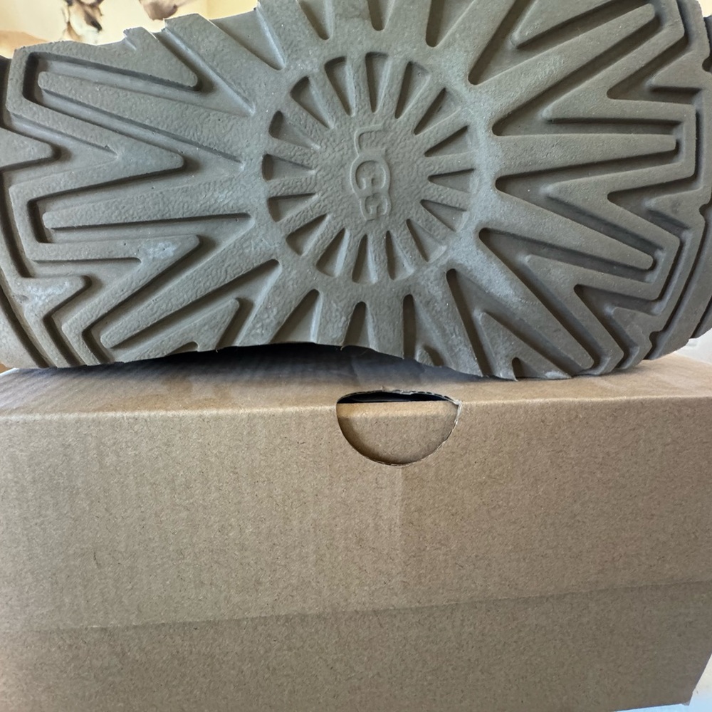 Uggs - Picture 3 of 5